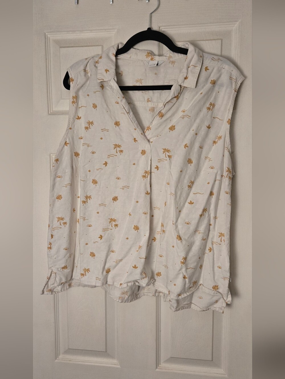Eddie Bauer Sleeveless Cream Top with Gold Palm Print